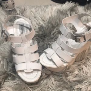 Steve Madden **. BESSA WHITE WEDGES
